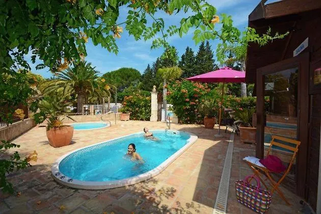 Camping Les Pecheurs - Maeva Roquebrune-sur-Argens